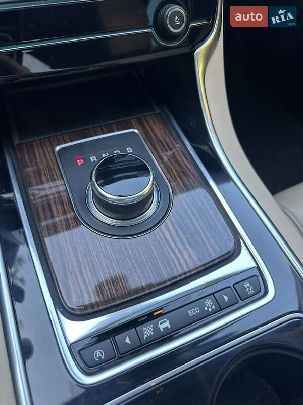 Седан Jaguar XE 2016 в Львові фото 27 Седан Jaguar XE 2016 в Львові