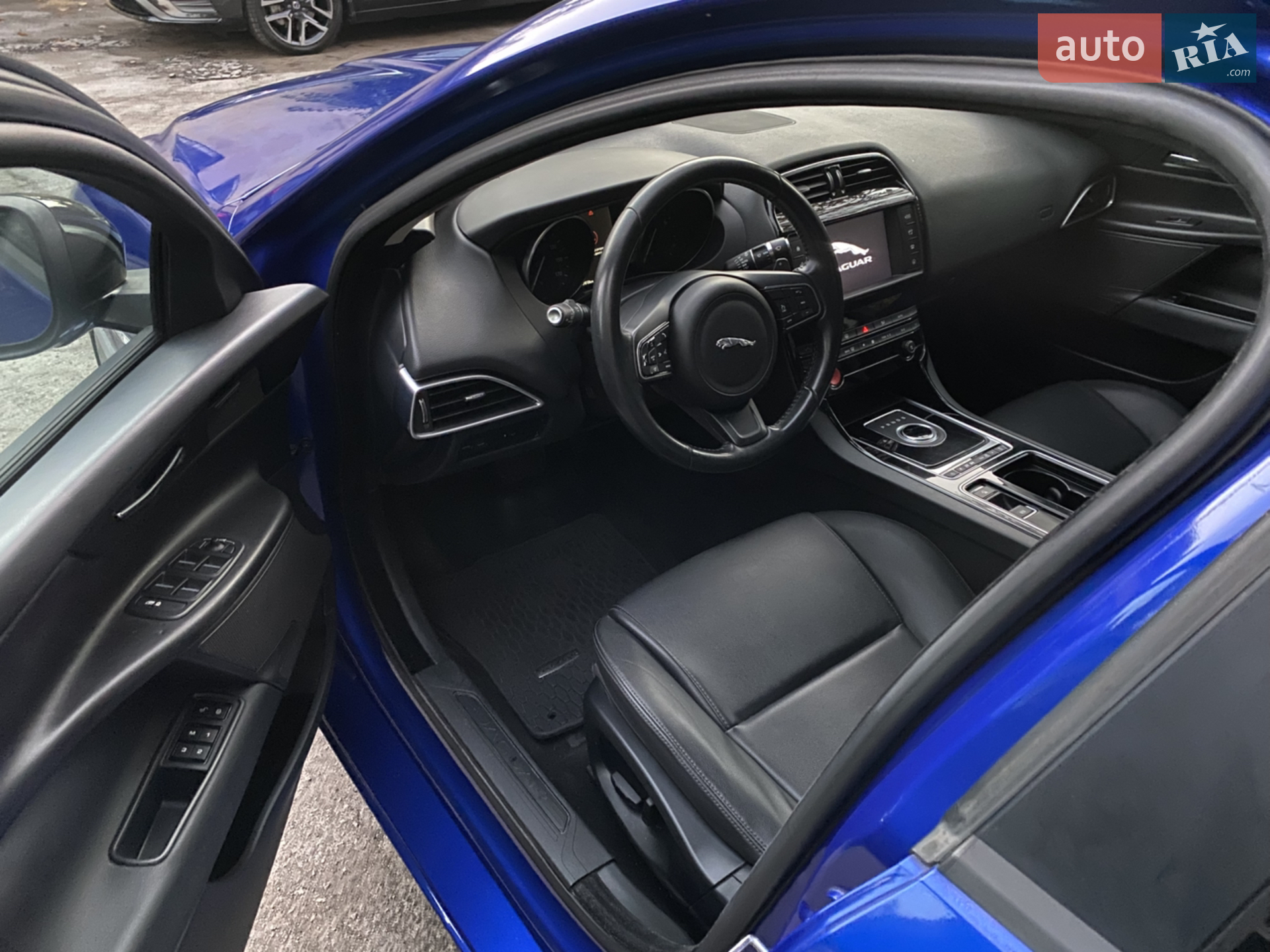 2018 Jaguar XE - мініатюра 15