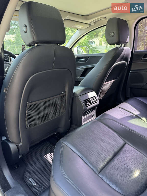 Седан Jaguar XE 2016 в Житомире фото 10 Седан Jaguar XE 2016 в Житомире