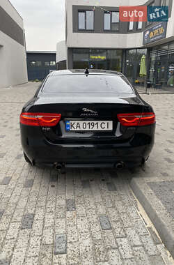 Седан Jaguar XE 2016 в 