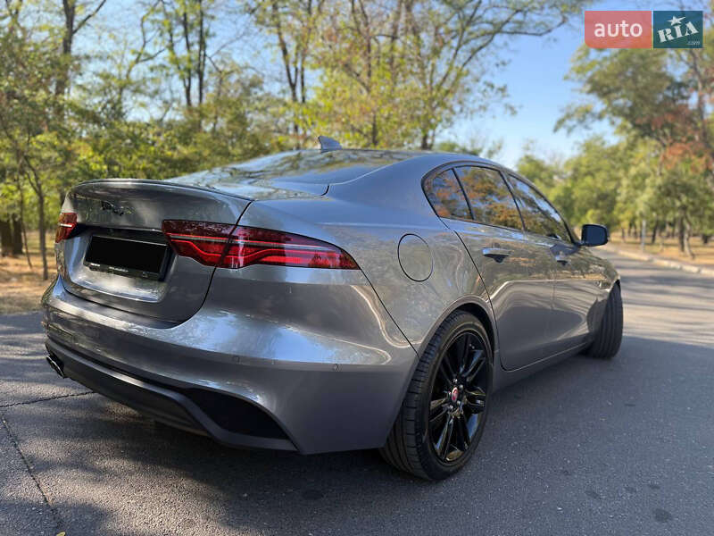 Седан Jaguar XE 2019 в Одесі