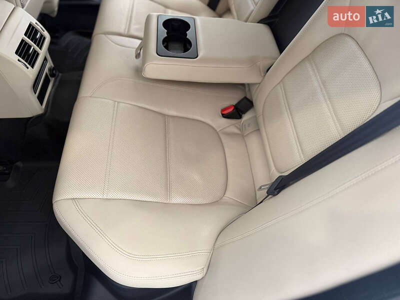 Седан Jaguar XE 2019 в Одесі