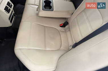 Седан Jaguar XE 2019 в 