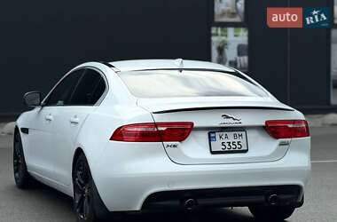 Седан Jaguar XE 2017 в 