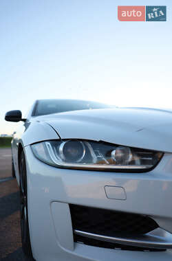 Седан Jaguar XE 2015 в 