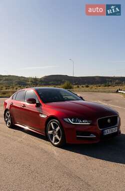 Седан Jaguar XE 2015 в 