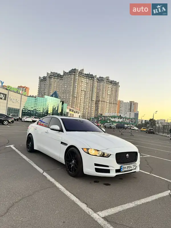 Jaguar XE