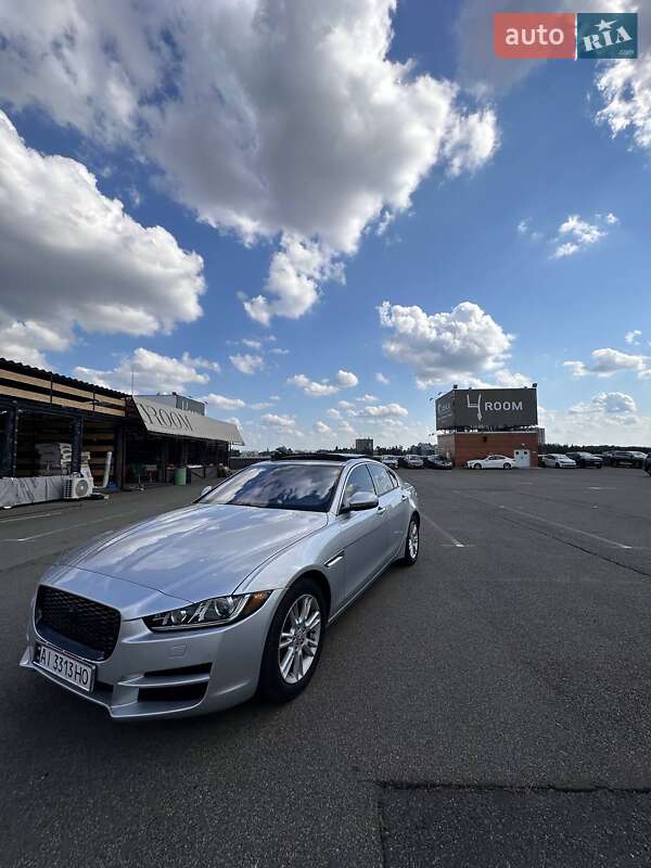 Седан Jaguar XE 2016 в Києві