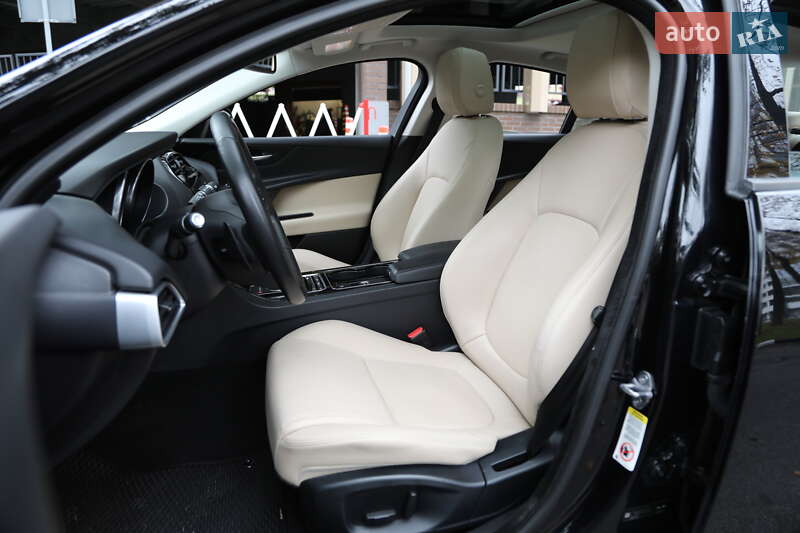 Седан Jaguar XE 2016 в Харкові