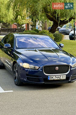 Седан Jaguar XE 2016 в 