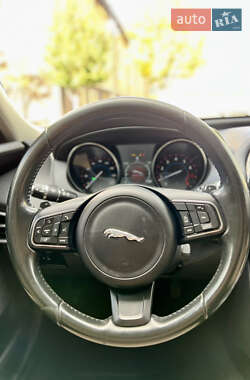 Седан Jaguar XE 2016 в 