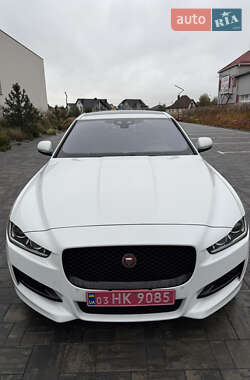 Седан Jaguar XE 2019 в  фото 2 Седан Jaguar XE 2019 в