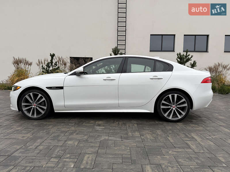 Седан Jaguar XE 2019 в Луцке