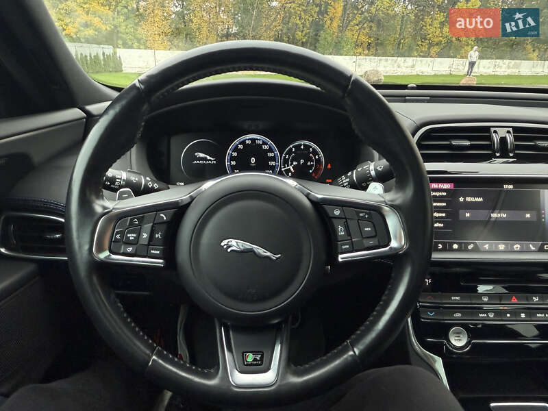 Седан Jaguar XE 2019 в Луцке