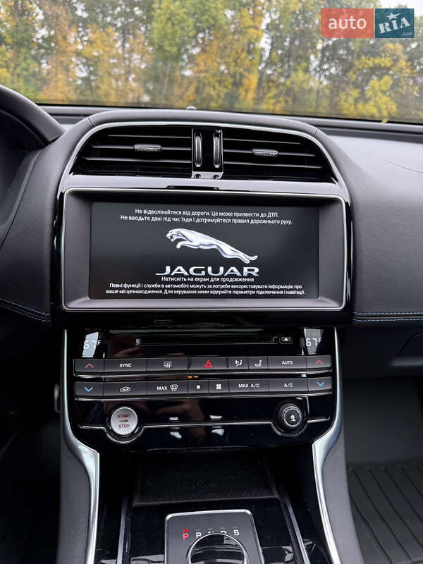 Седан Jaguar XE 2019 в Луцке