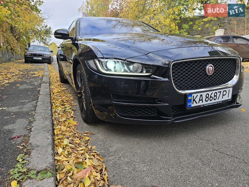 Седан Jaguar XE 2019 в 