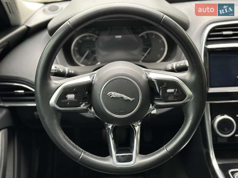 Седан Jaguar XE 2020 в Києві