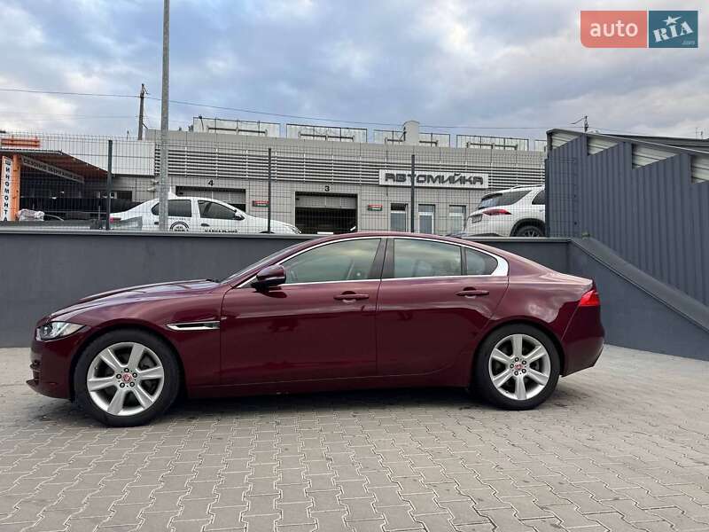 Седан Jaguar XE 2017 в Житомирі