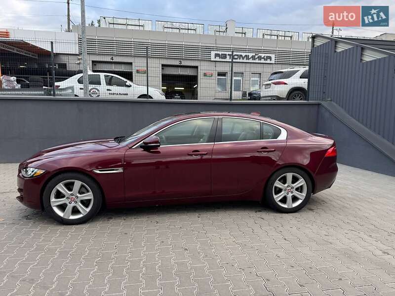 Седан Jaguar XE 2017 в Житомирі