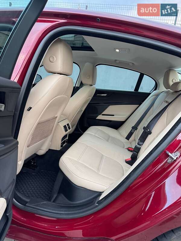 Седан Jaguar XE 2017 в Житомирі