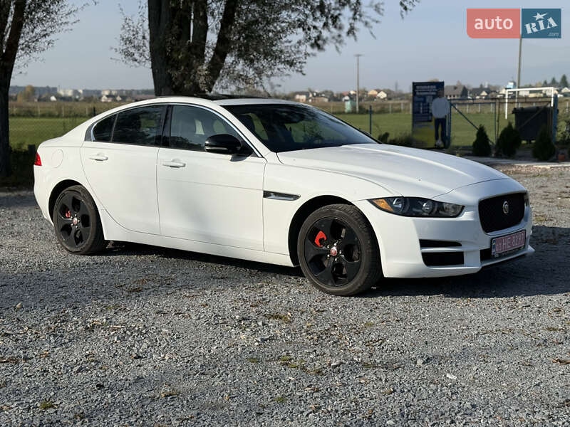 Седан Jaguar XE 2017 в Рівному