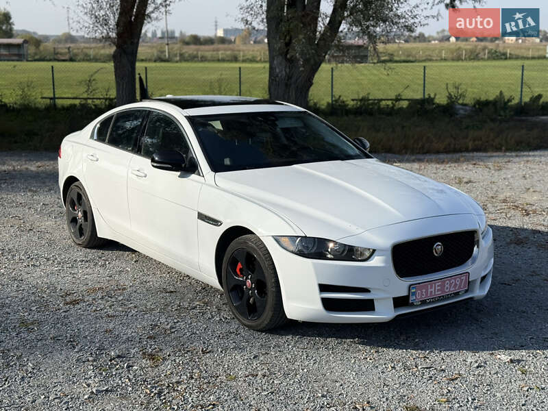 Седан Jaguar XE 2017 в Рівному