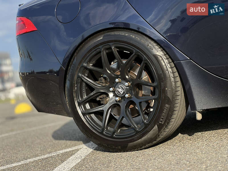 Седан Jaguar XE 2016 в Киеве