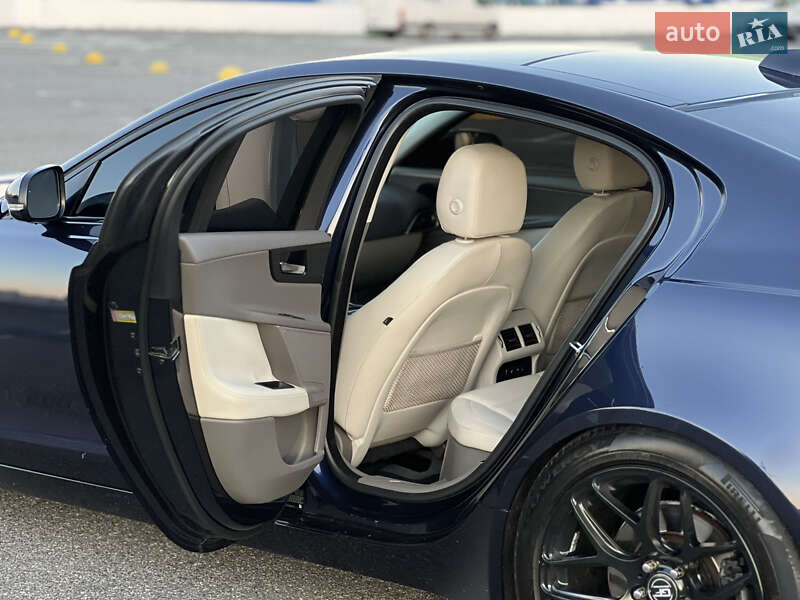 Седан Jaguar XE 2016 в Киеве