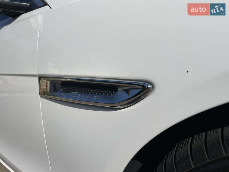 Седан Jaguar XE 2018 в Києві фото 10 Седан Jaguar XE 2018 в Києві