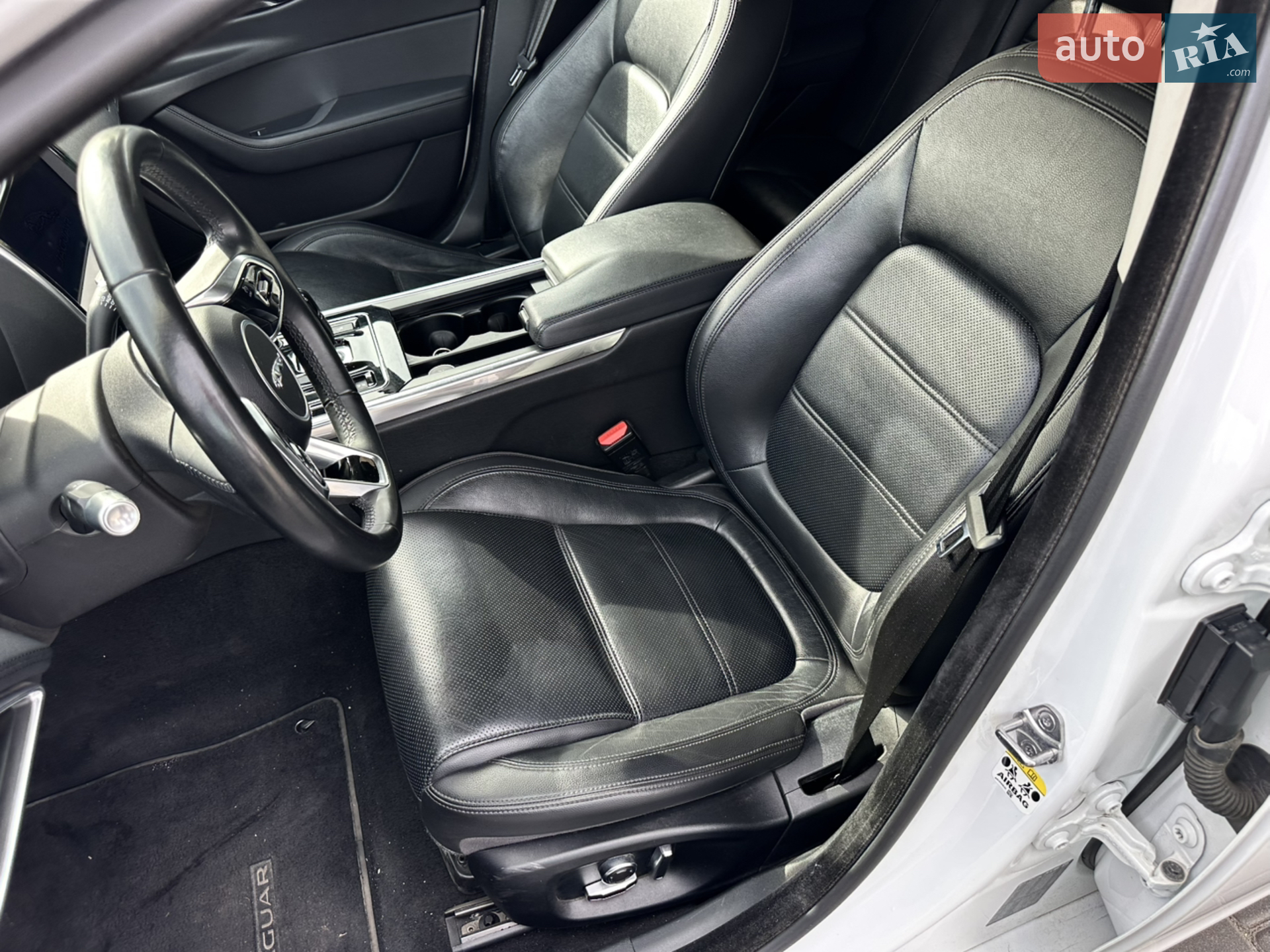 2020 Jaguar XE - мініатюра 10