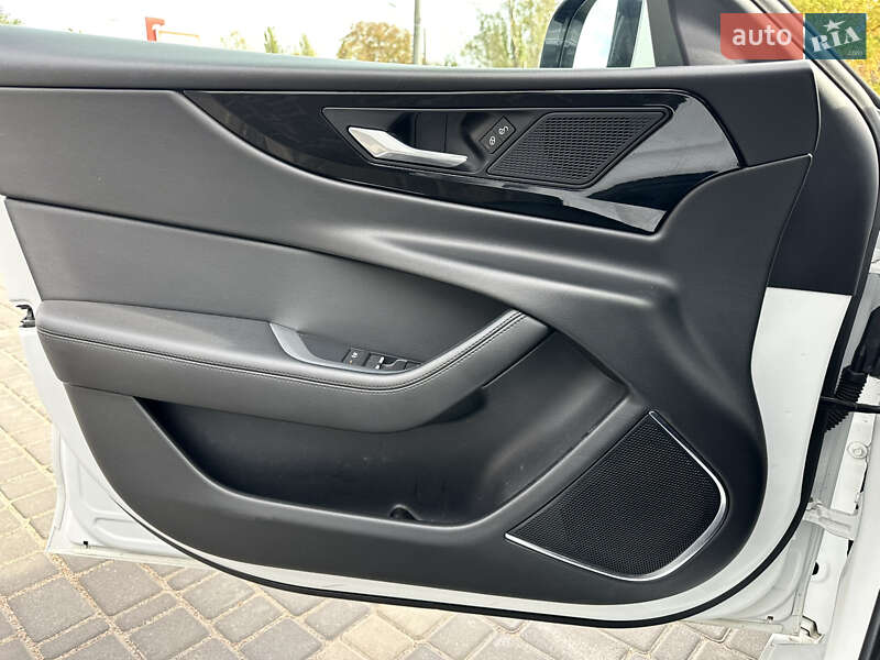 Седан Jaguar XE 2020 в Одессе фото 16 Седан Jaguar XE 2020 в Одессе