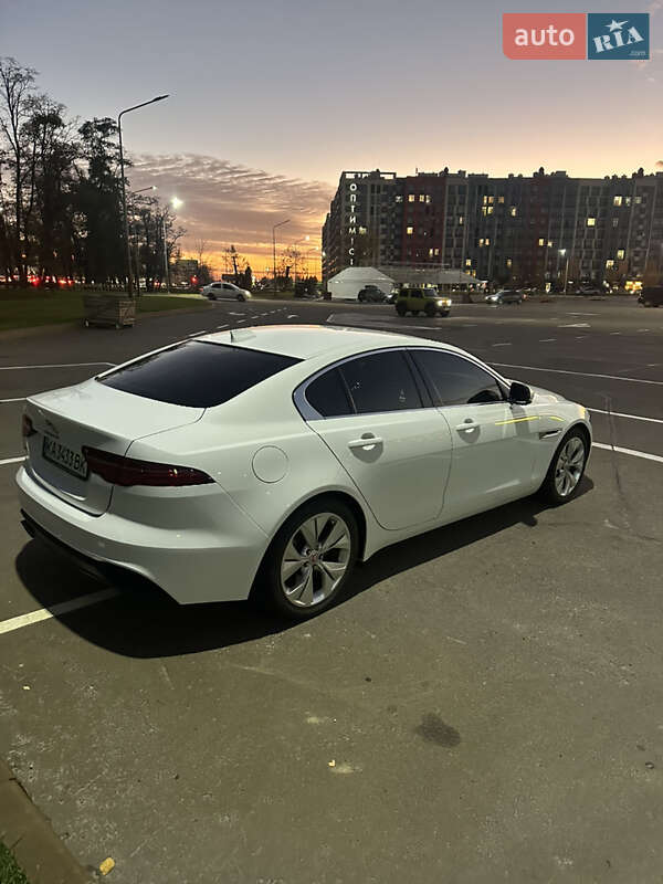 Седан Jaguar XE 2020 в Киеве