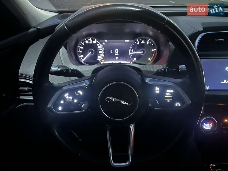 Седан Jaguar XE 2020 в Киеве