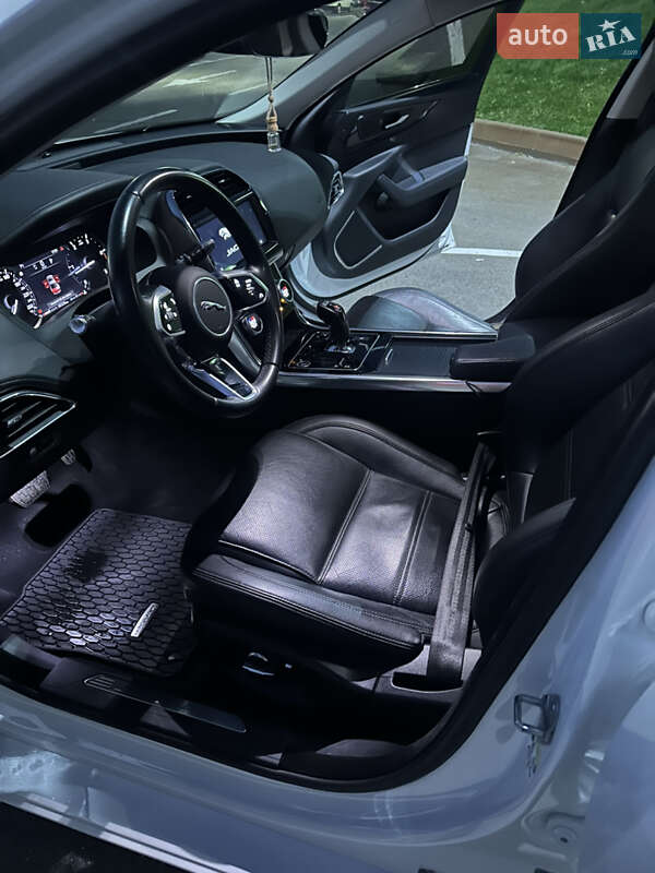 Седан Jaguar XE 2020 в Киеве