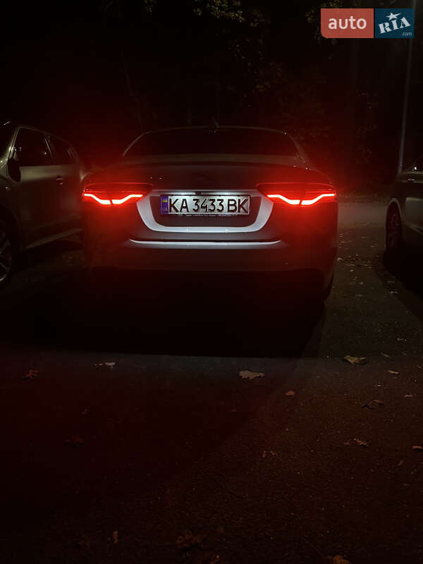 Седан Jaguar XE 2020 в Киеве