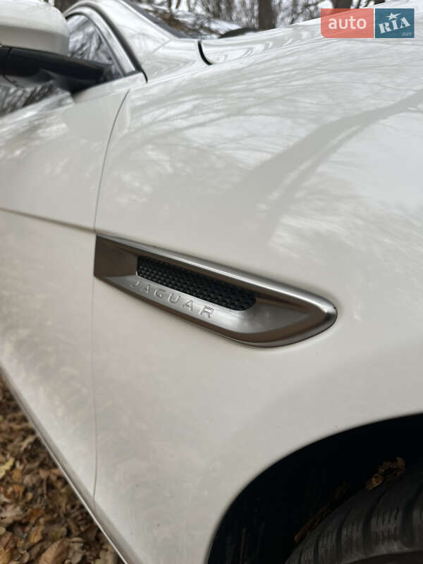 Седан Jaguar XE 2020 в Киеве