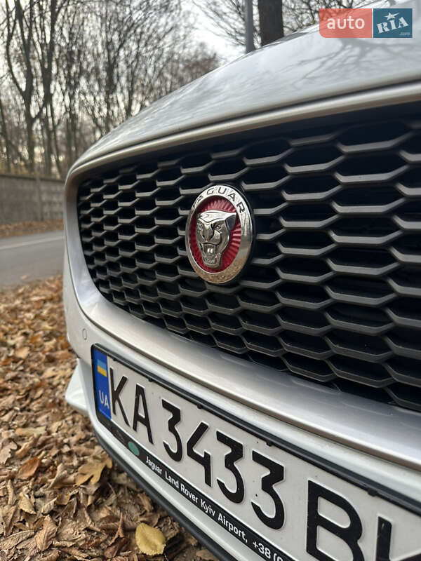 Седан Jaguar XE 2020 в Киеве