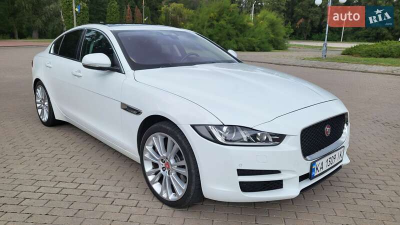 Седан Jaguar XE 2016 в Киеве