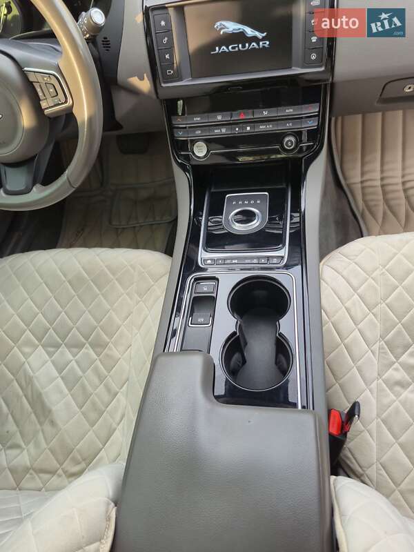 Седан Jaguar XE 2016 в Кременчуці фото 26 Седан Jaguar XE 2016 в Кременчуці