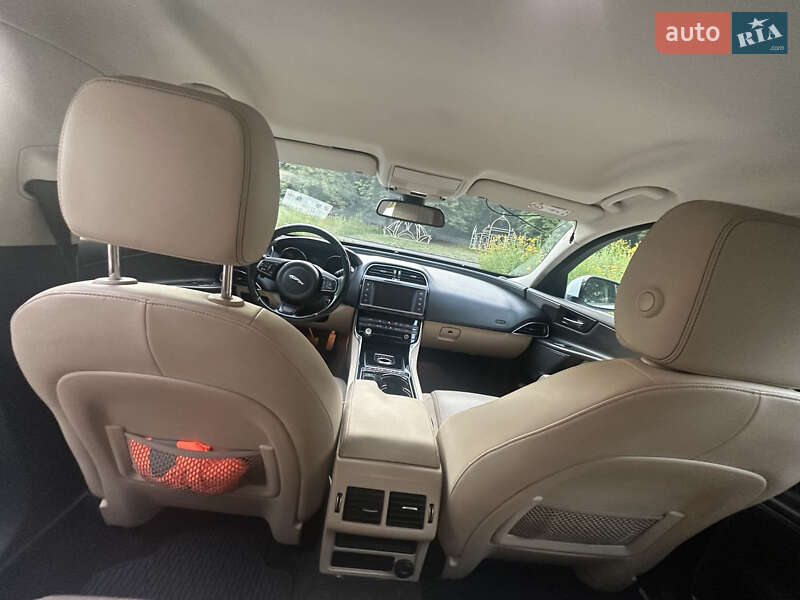 Седан Jaguar XE 2015 в Киеве фото 7 Седан Jaguar XE 2015 в Киеве