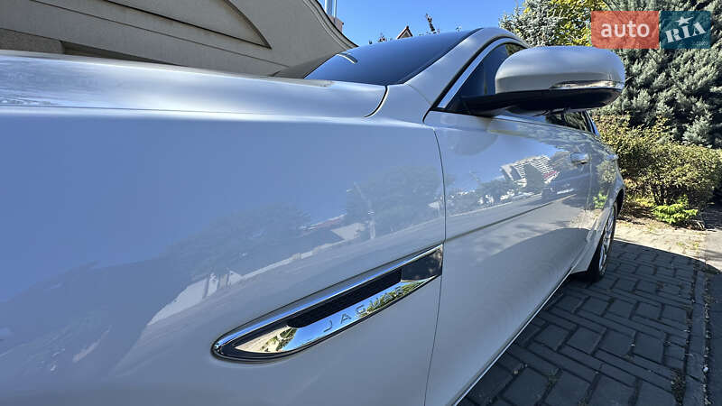 Седан Jaguar XE 2015 в Одесі