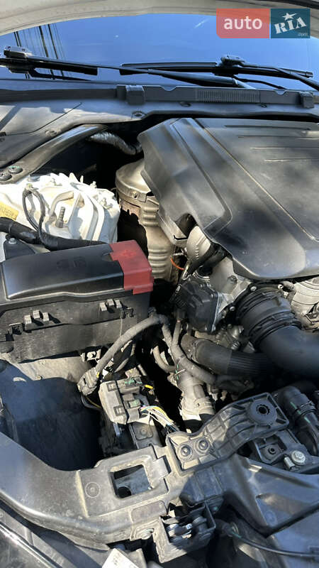 Седан Jaguar XE 2015 в Одесі