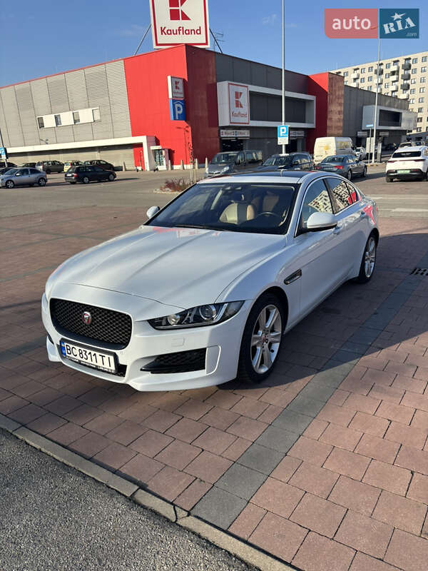 Седан Jaguar XE 2016 в Львове фото Седан Jaguar XE 2016 в Львове