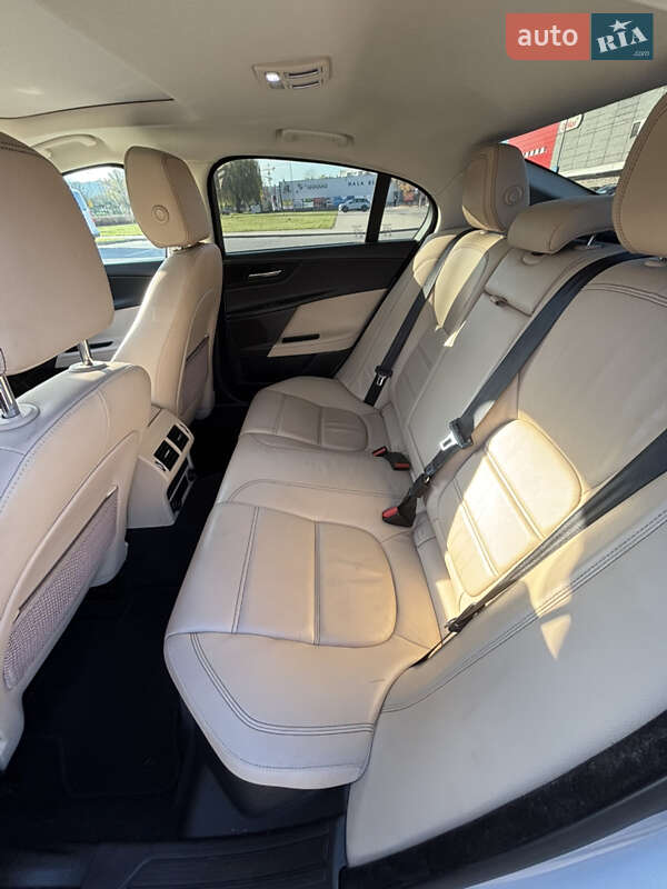 Седан Jaguar XE 2016 в Львове фото 11 Седан Jaguar XE 2016 в Львове