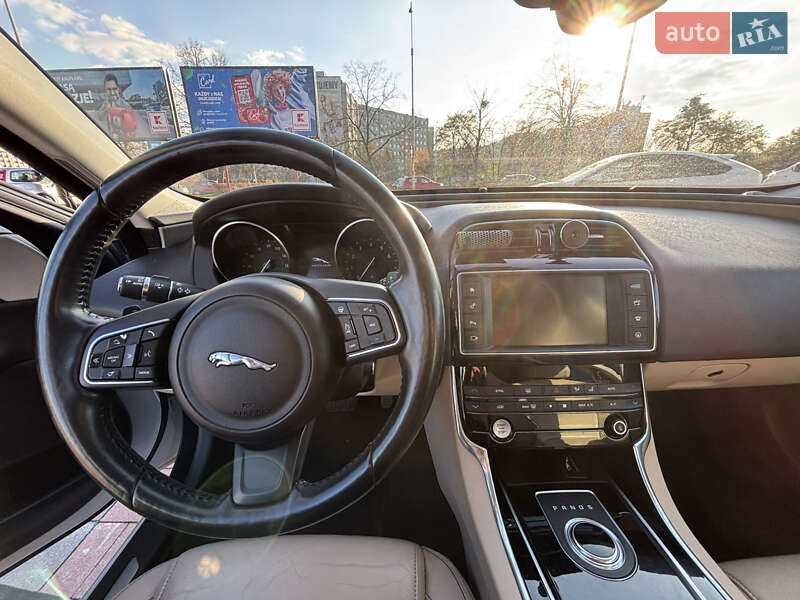 Седан Jaguar XE 2016 в Львове фото 10 Седан Jaguar XE 2016 в Львове