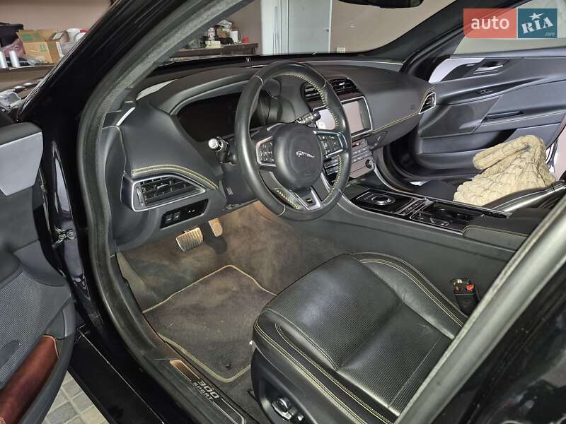 Седан Jaguar XE 2018 в Запорожье фото 2 Седан Jaguar XE 2018 в Запорожье