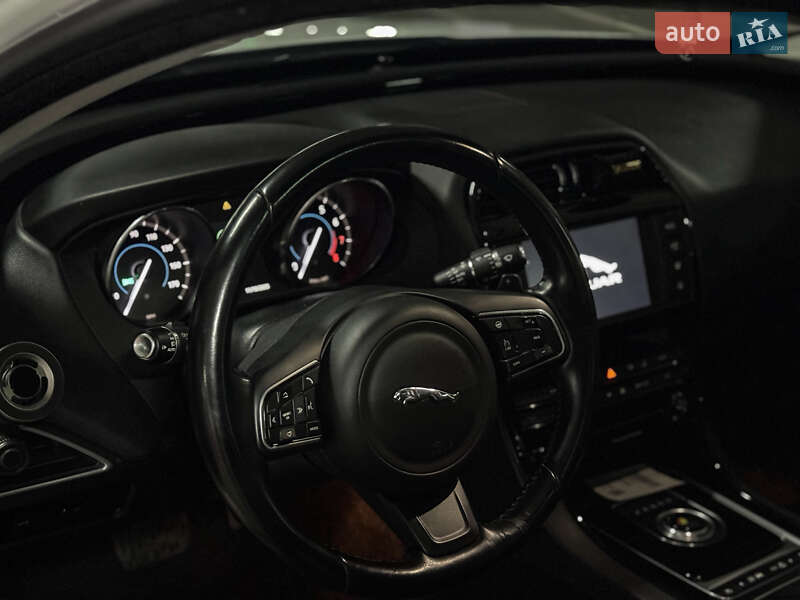 Седан Jaguar XE 2016 в Києві фото 11 Седан Jaguar XE 2016 в Києві