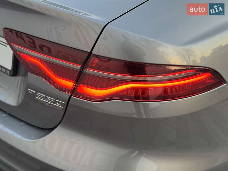 Седан Jaguar XE 2020 в Києві