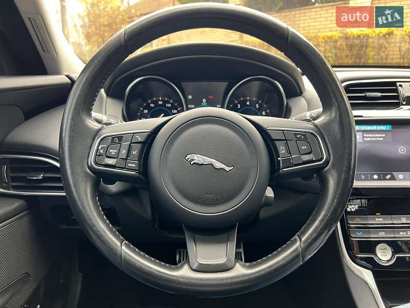 Седан Jaguar XE 2019 в Києві