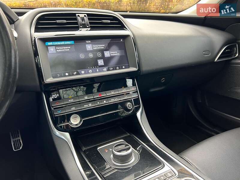 Седан Jaguar XE 2019 в Києві